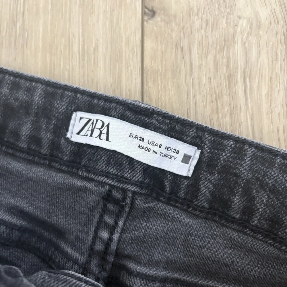 Zara Womens Size Small S Washed Black High-Waist Raw Hem Straight-Leg Jeans